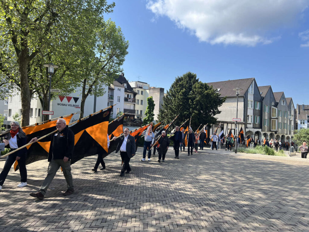 Foto Diözesanversammlung Diözesanverband Kolping Köln, Bannerzug Corbyasse in Velbert